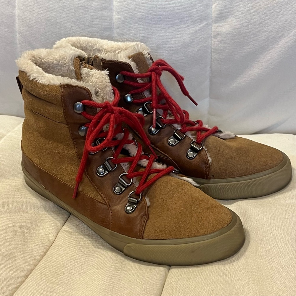 AMERICAN EAGLE- Faux Fur Lined Suede Sneaker Boots- Size 9